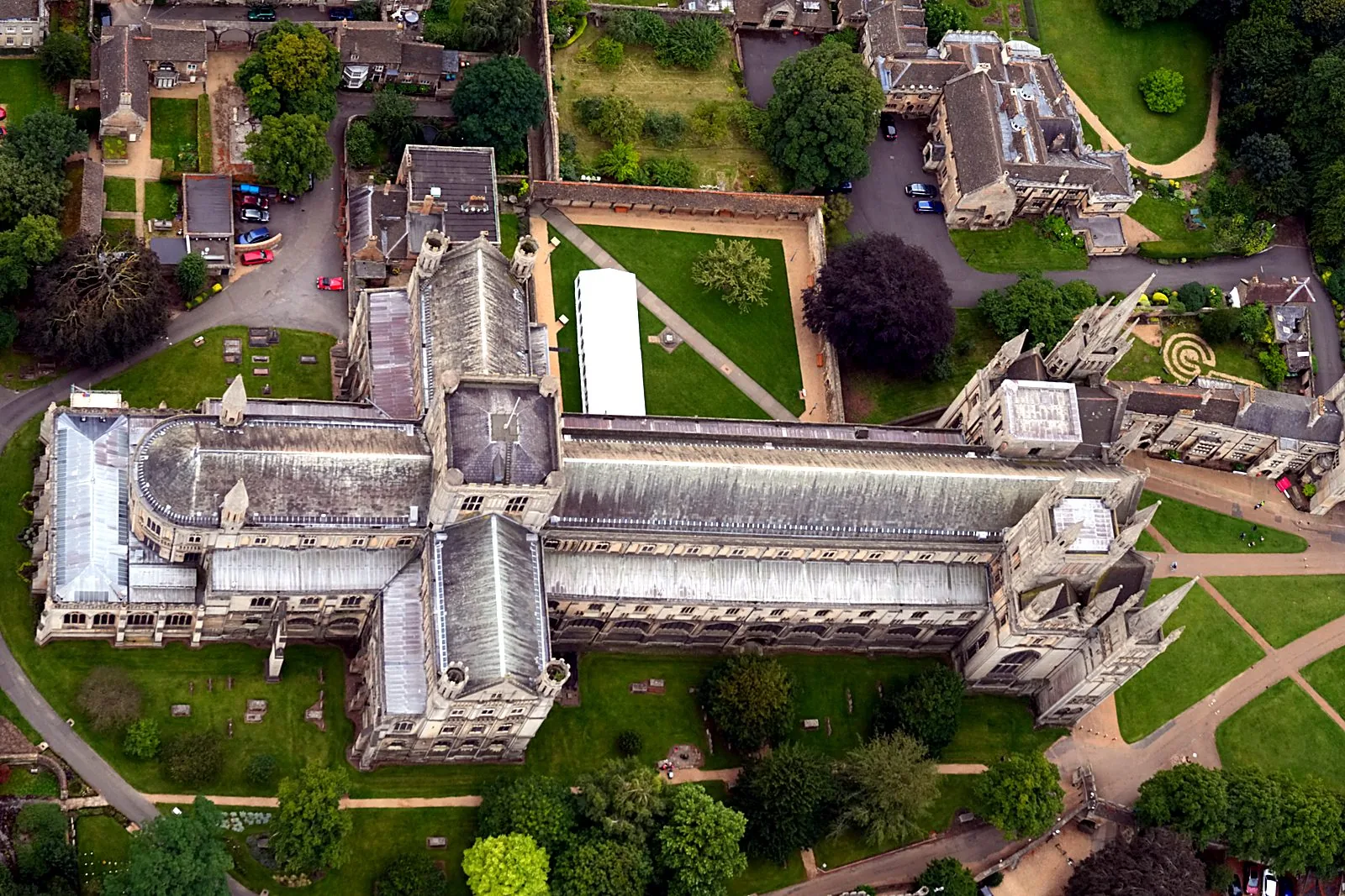 Top-down aerial photograph of Peterborough Cathedral