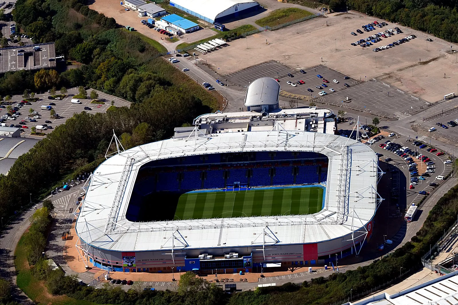 Aerial photograph of the Select Car Leasing Stadium, Reading